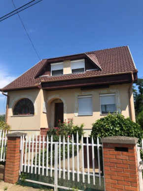 István Apartman